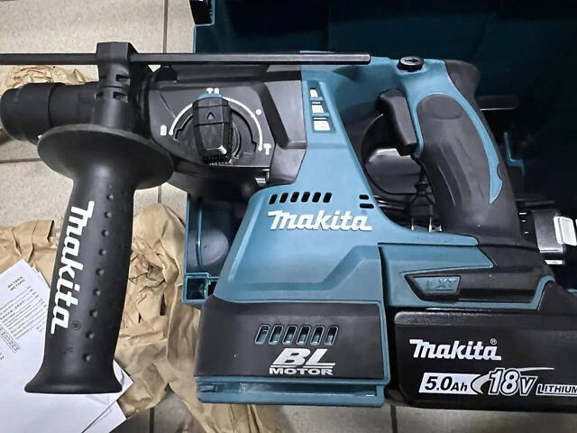 Профессиональный аккумуляторный перфоратор Makita DHR243RTJ : с АКБ 18V 2шт-5.0Ah, 2 Дж, SDS+ - Фото 7