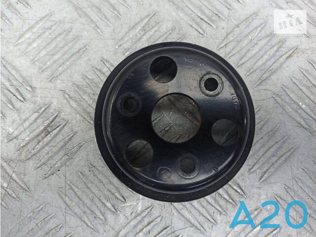 PY8W15131 - Б/У Шкив водяной помпы на MAZDA CX-9 2.5