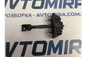 Ограничитель передней двери R/L Ford Focus 2 2005-2010 1641573