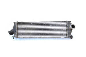 Радиатор интеркулера 06- 8200411160 RENAULT Trafic 00-14; NISSAN Primastar 02-14; OPEL Vivaro 01-14