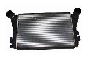 Радіатор інтеркулера 1K0145803S VW Caddy III 04-15, Golf VI 09-14, Tiguan 08-16, PASSAT B6 05-10, Passat CC 08-12, Golf V 03-09, Jetta V 05-10, Touran 10-15; AUDI A3 03-12, TT 07-15; SKODA Octavia A5