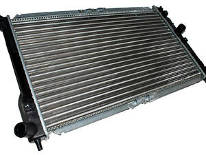 Радиатор охлаждения Daewoo Lanos I '97-1.3-1.6 i (Van Wezel) P96182261D