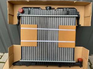 Радиатор охлаждения для Opel Omega A 1.8 2.0 1986-1994 (с горловиной) 1300010