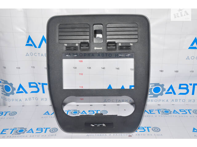Рамка накладка на дисплей Nissan Leaf 13-17 с воздуховодом, под радио, царапина