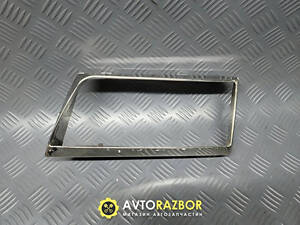 Рамка, пластик левой фары 4D0941029H на Audi A8 (D2) 1994-2005 год