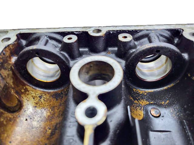 Распредвалы / клапанная крышка VW Caddy 2 1.4 16V - Фото 6