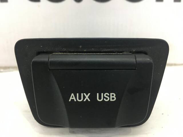 Разъем USB/AUX HYUNDAI SANTA FE CM 2006-2009 96121-2W000