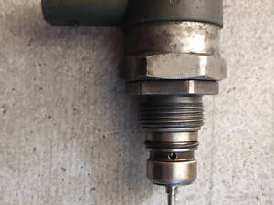 Регулятор давления топлива в топливной рейке Volkswagen Crafter 057130764N 0281002991