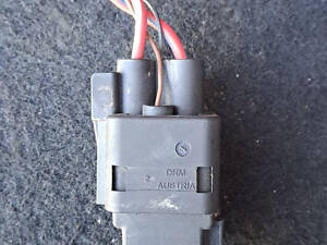 Реле подогрева стекла VW Passat B6 2005-2010 с фишкой 3B0951253