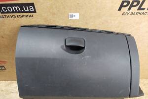 Renault Clio III 2005-2014 бардачок 8200407712