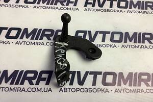 Кронштейн декоративної накладки двигуна Renault Kangoo 1.5 DCI 2008-2021 8200576824