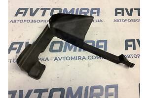 Дефлектор радіатора правий Renault Kangoo 2008-2021 8200427476