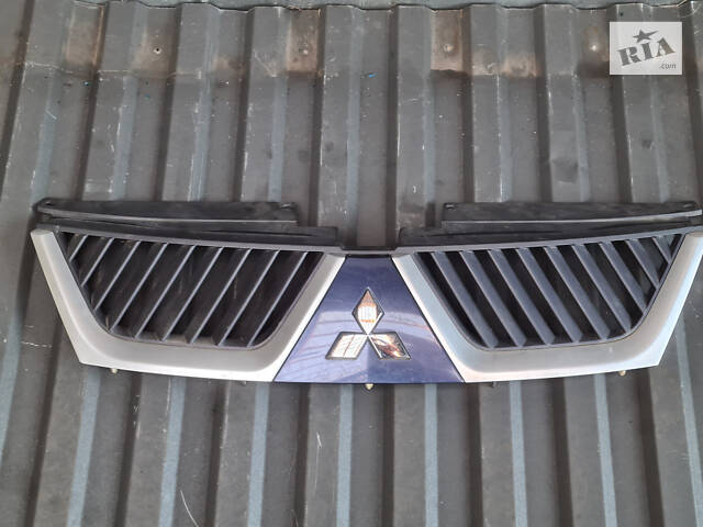 Решетка Аутлендер хл радиатора Mitsubishi Outlander xl 2006-2012 7450A037 7450A038