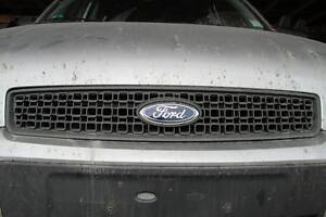 Решетка бампера Ford Fusion 2006-2010