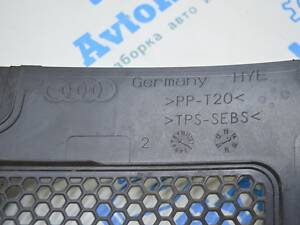 Решетка дворников пластик Audi A3 8V 15-20 4d (01) небольшой деф. 8V5-819-401-9B9