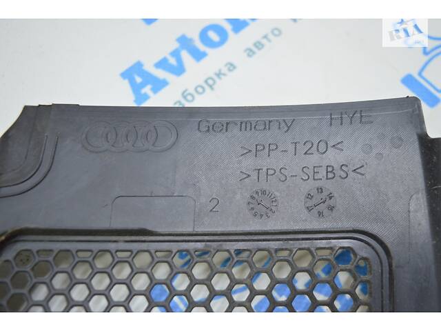 Решетка дворников пластик Audi A3 8V 15-20 4d (01) небольшой деф. 8V5-819-401-9B9