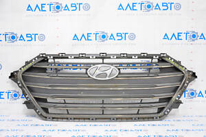 Решетка радиатора grill Hyundai Elantra AD 17-18 дорест, хром, царапины, тычки, трещина на хроме