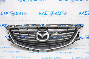 Решетка радиатора grill Mazda 6 13-17 в сборе со значком, песок,сломано крепление