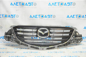 Решетка радиатора grill Mazda CX-5 15-16 в сборе со значком, трещина, слом креп, царапины, песок