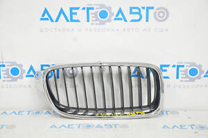 Решетка радиатора grill правая BMW 3 F30 4d 12-18 песок на хроме, слом направляйка