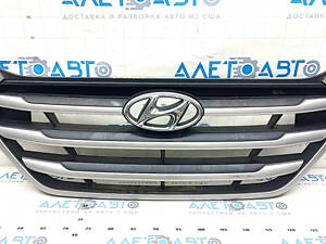 Решетка радиатора grill в сборе Hyundai Tucson 16-18 черная с эмблемой, царапины, песок