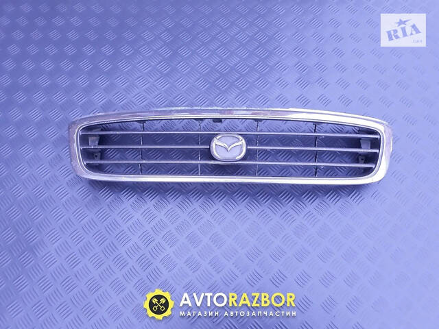 Решетка радиатора на Mazda MPV I 1995 - 1999 год
