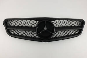 Решетка радиатора на Mercedes C-Class W204 2007-2014 год AMG стиль ( Черный матовый )