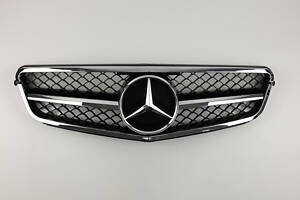 Решетка радиатора на Mercedes C-Class W204 2007-2014 год AMG стиль ( Хром с черной вставкой )