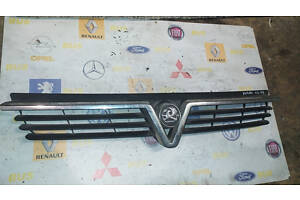 Решетка радиатора Opel Vivaro 2001-2014 8200044888