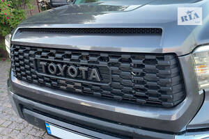 Решетка радиатора Toyota Tundra (dd82684)