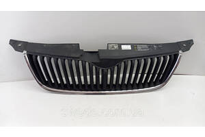 Решетка Skoda Yeti 2010-2013 гг 5L0853668