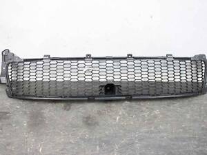 Решетка в бампер новая оригинал 10- Mitsubishi Outlander (CW) XL 2006-2014 6402A199