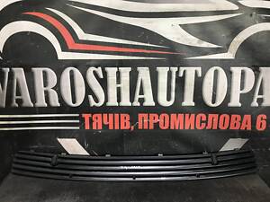 Решітка капота центральна Volkswagen T4 701819103 5357