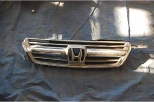 Решітка радіатора HONDA CRV 02-06