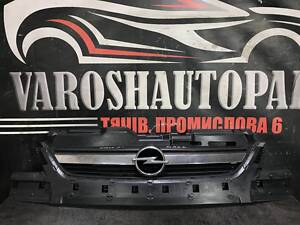 Решітка радіатора Opel Corsa C 13120824 5326