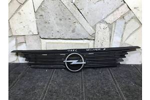 Решітка радіатора Opel Vectra B 90568226 4682
