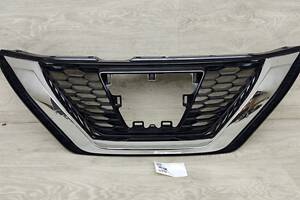 Решітка радіатора переднього бампера Nissan Qashqai J11 (2017-2021) 62310-HV00A‎ Деф. (хрому)