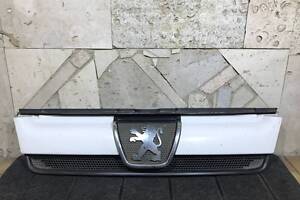 Решітка радіатора Peugeot Boxer 1304703070 4700