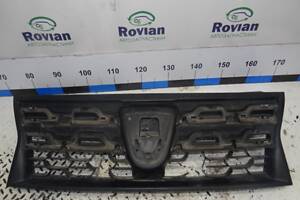 Решітка радіатора Renault DUSTER 2013-2018 (Рено Дастер), БУ-255639