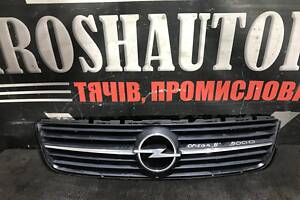 Решітка радіатора рестайл Opel Omega B 09184938 5000