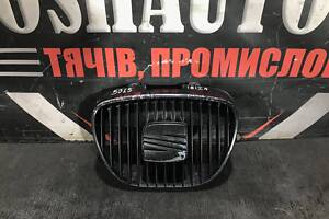 Решітка радіатора Seat Ibiza 6L0853654 5015