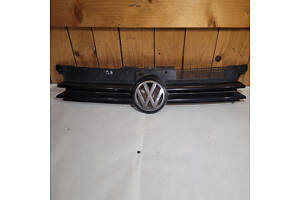 Решітка радіатора Volkswagen Golf 4