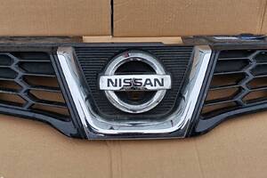 Решітка центральна Nissan Qashqai для камери 2010-