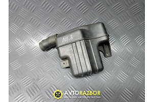 Резонатор воздушного фильтра Z5011319XB, Z5011319X на 1.5 16V Mazda 323 BA, 323F 1994-1998 год