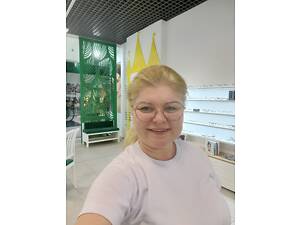 Робота продавець в оптику