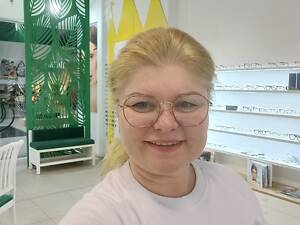 Робота продавець в оптику