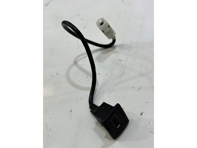 Розетка usb разъем проводка Mercedes Benz R172 SLK 2010-2016 A1728200515