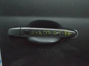 Ручка двери внешняя перед прав Toyota Avalon 05-12 keyless графит (01) 69210-AC060-A0