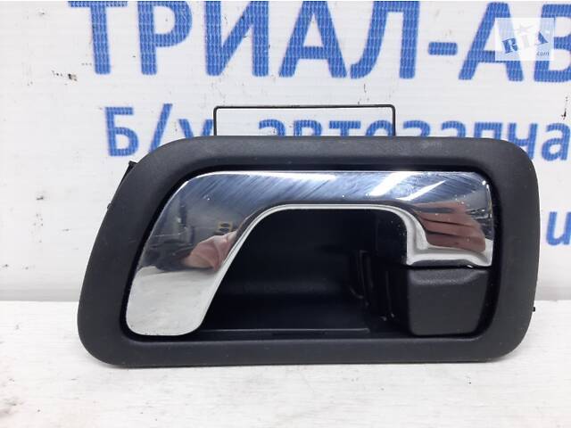 Ручка двери внутренняя левая Mitsubishi Pajero Wagon 4 3.2 ДИЗЕЛЬ 4M41 2006 (б/у)