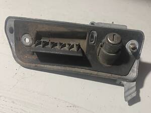 Ручка крышки багажника VAG 2K0827565H Volkswagen Caddy 2004-2010